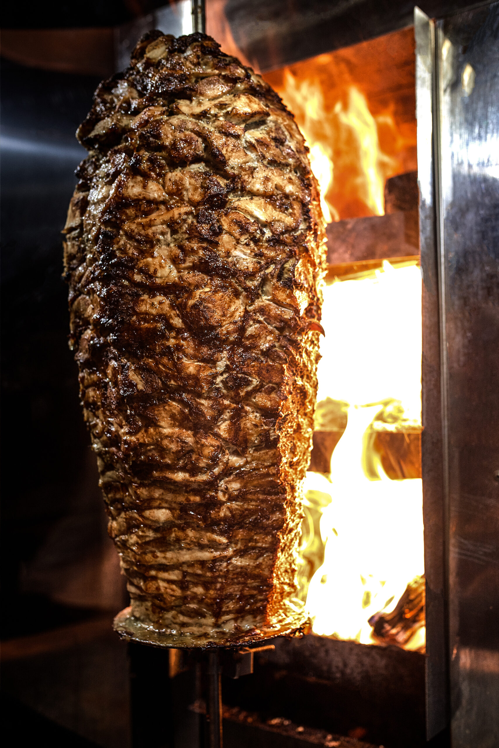 Kebab à la broche au feu